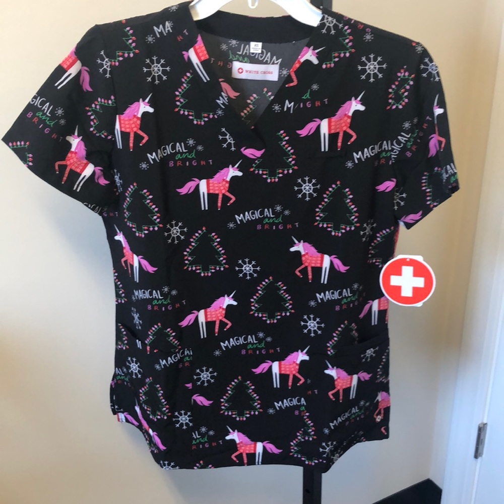 White Cross Womens scrub top NWT. Multiple sizes available. 618 MGB